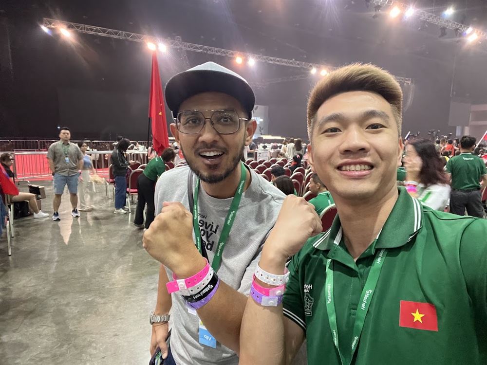 Lê Tiến Bình đi học nước ngoài