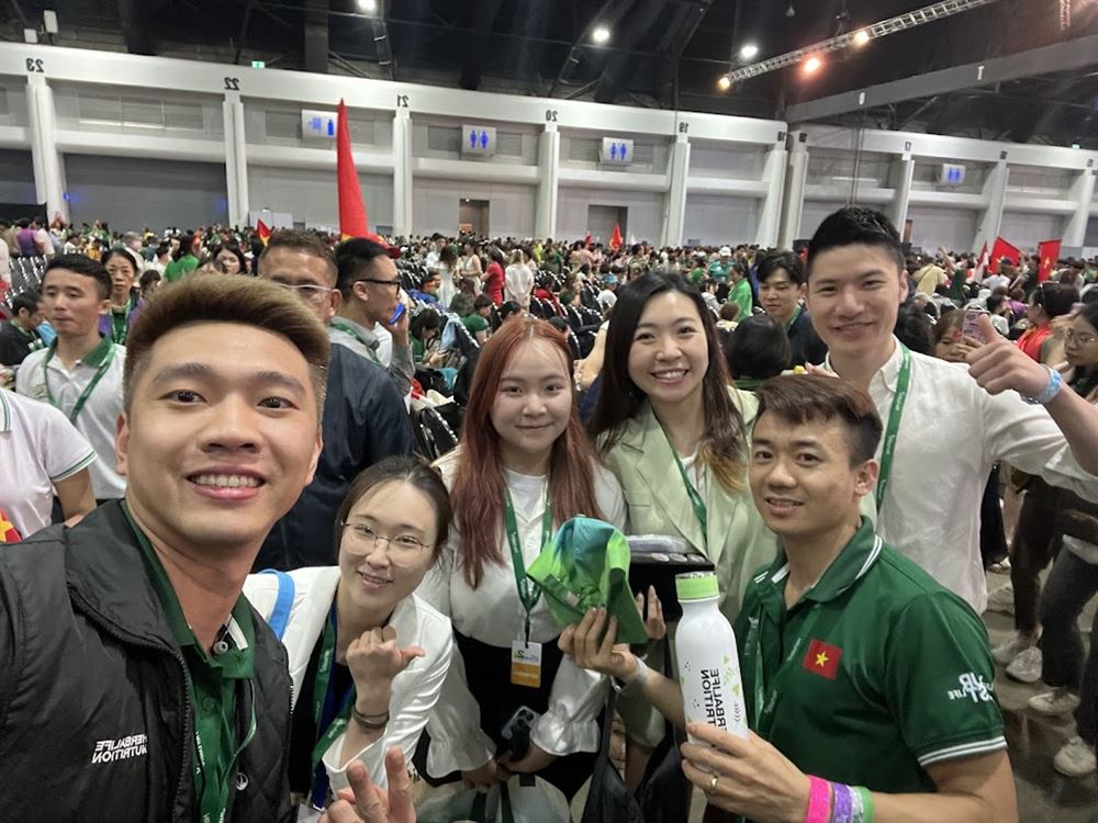 Lê Tiến Bình đi học nước ngoài
