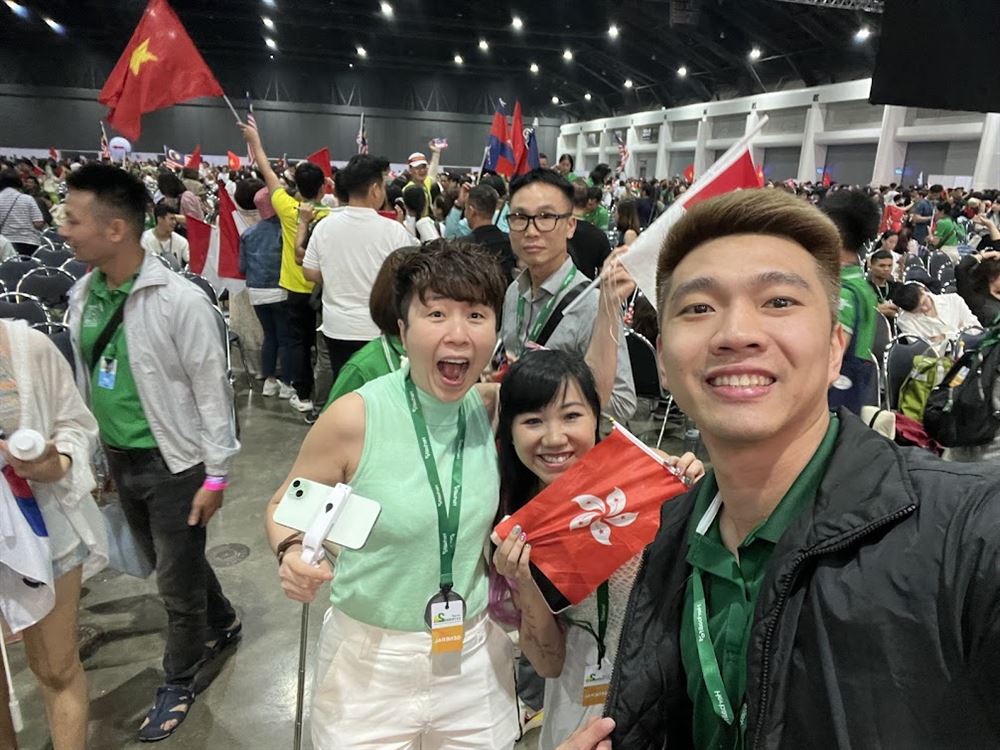 Lê Tiến Bình đi học nước ngoài