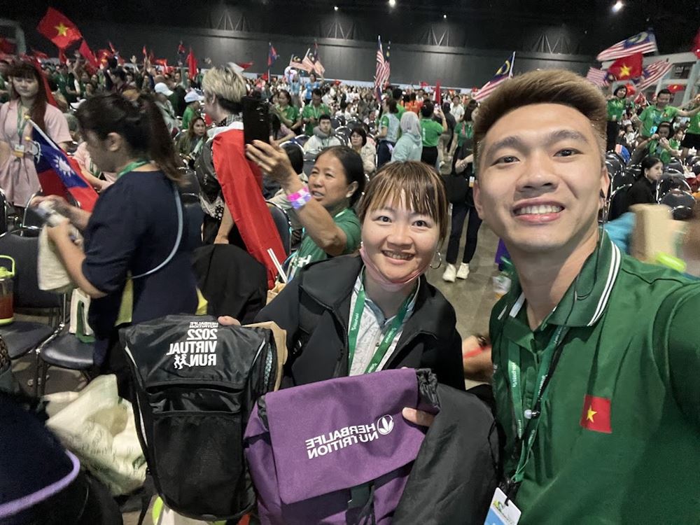 Lê Tiến Bình đi học nước ngoài