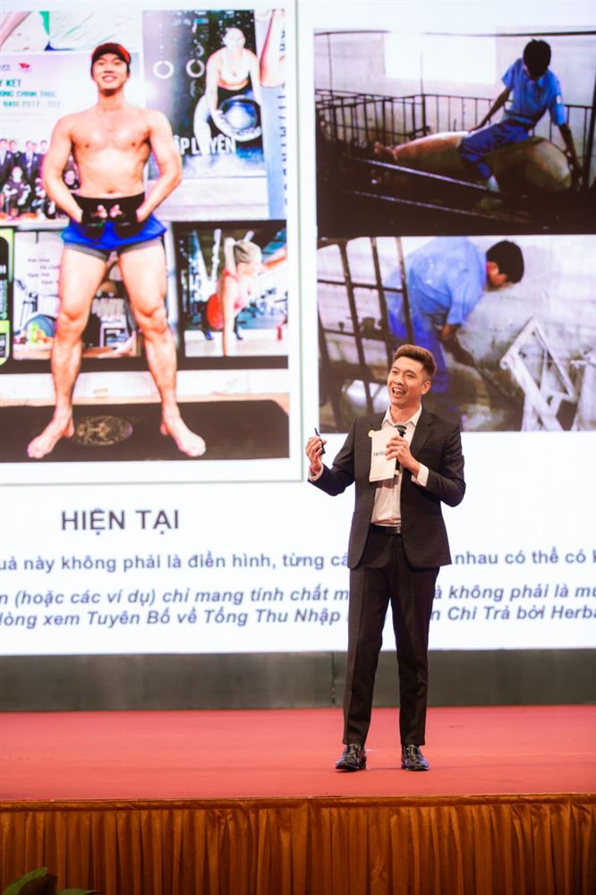 Lê Tiến Bình trên sân khấu